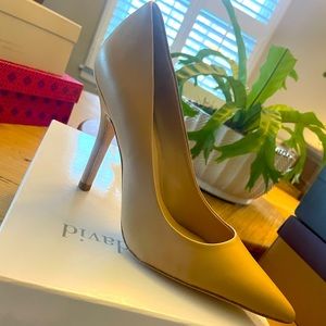 Charles David NEW camel leather pump size 6 Beautiful